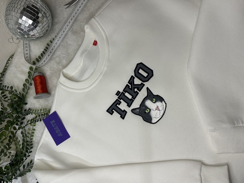TİKO — kedi nakışlı krem sweatshirt